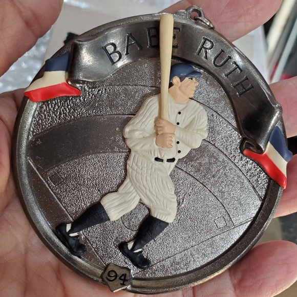 "Baseball Heroes" Babe‎ Ruth ⚾️ Hallmark Ornament 1994 Vintage L⚾️⚾️K Yankees - Picture 1 of 6